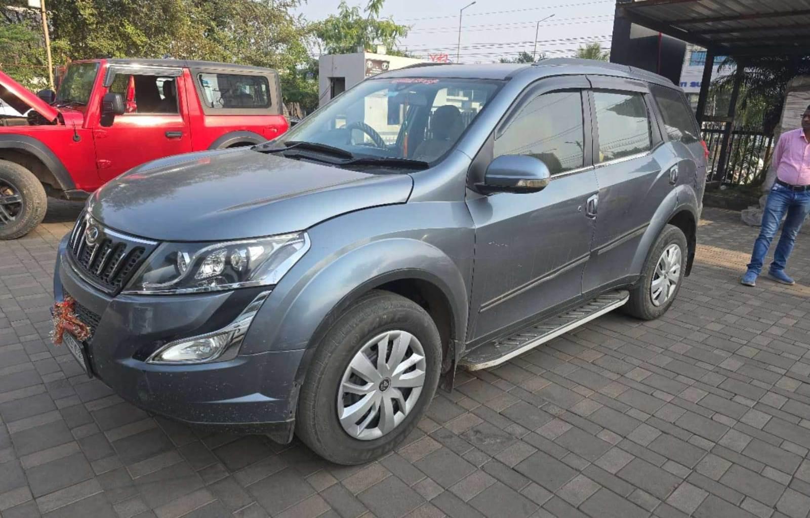 2016 Mahindra XUV500 W6 FWD 2016 Mahindra XUV500 W6 FWD