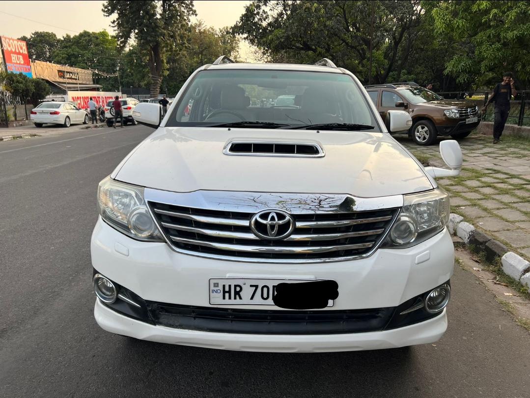 2015 Toyota Fortuner 3.0 4x2 AT 2015 Toyota Fortuner 3.0 4x2 AT