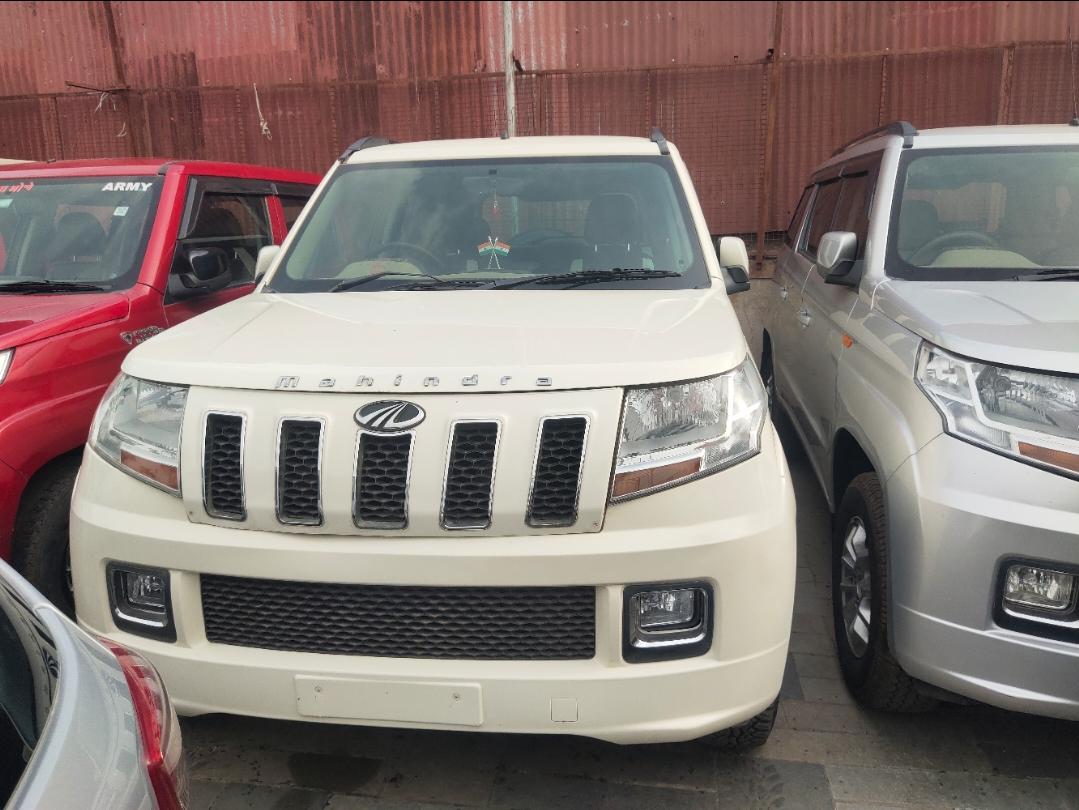 2017 Mahindra TUV300 T6 2017 Mahindra TUV300 T6