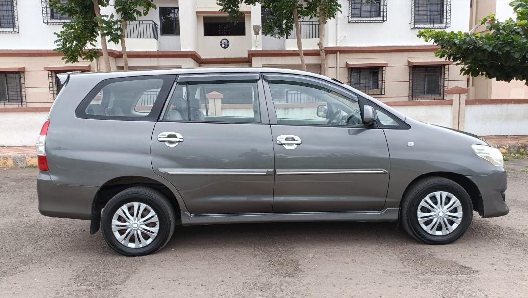 2013 Toyota Innova Euro IV 2.5 G 8 Seater 2013 Toyota Innova Euro IV 2.5 G 8 Seater