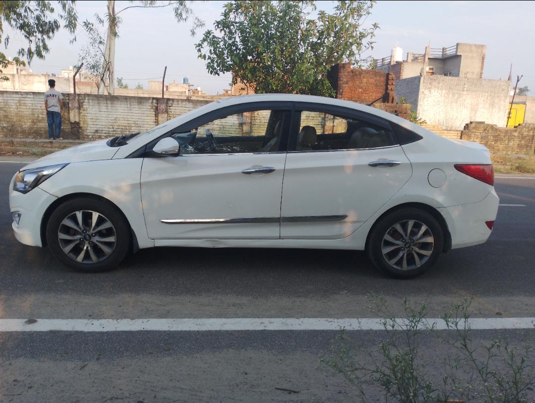 2015 Hyundai Fluidic Verna 1.6 CRDI 2015 Hyundai Fluidic Verna 1.6 CRDI