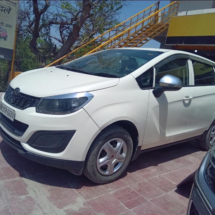 2018 Mahindra Marazzo M2 8-Seater 2018 Mahindra Marazzo M2 8-Seater