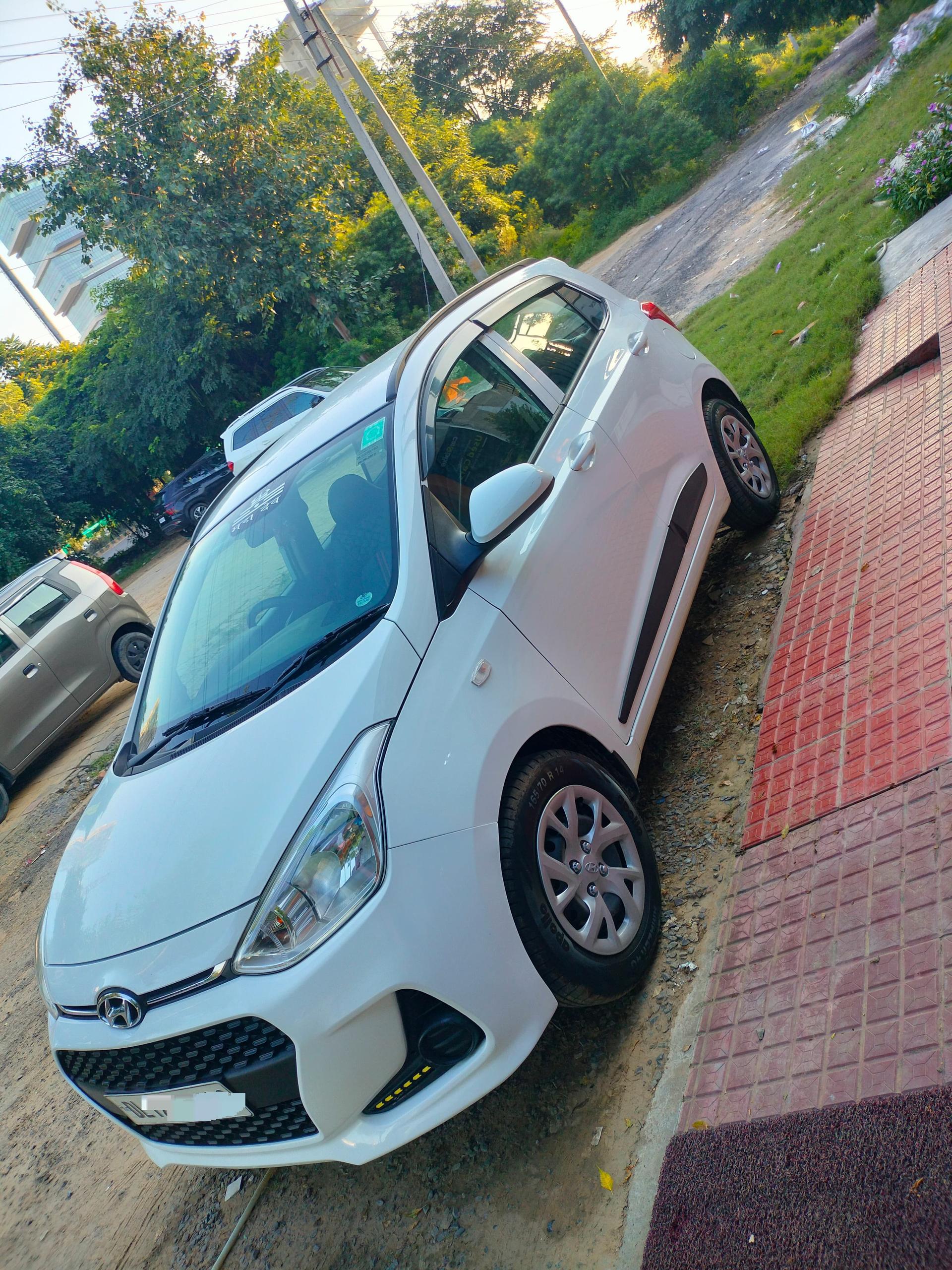 2019 Hyundai Grand i10 1.2 Magna Petrol AT 2019 Hyundai Grand i10 1.2 Magna Petrol AT