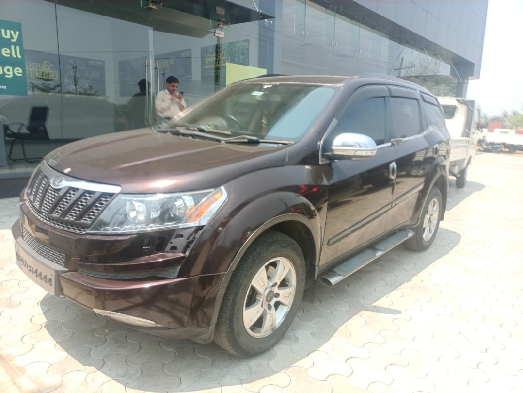 2015 Mahindra XUV500 W8 FWD 2015 Mahindra XUV500 W8 FWD