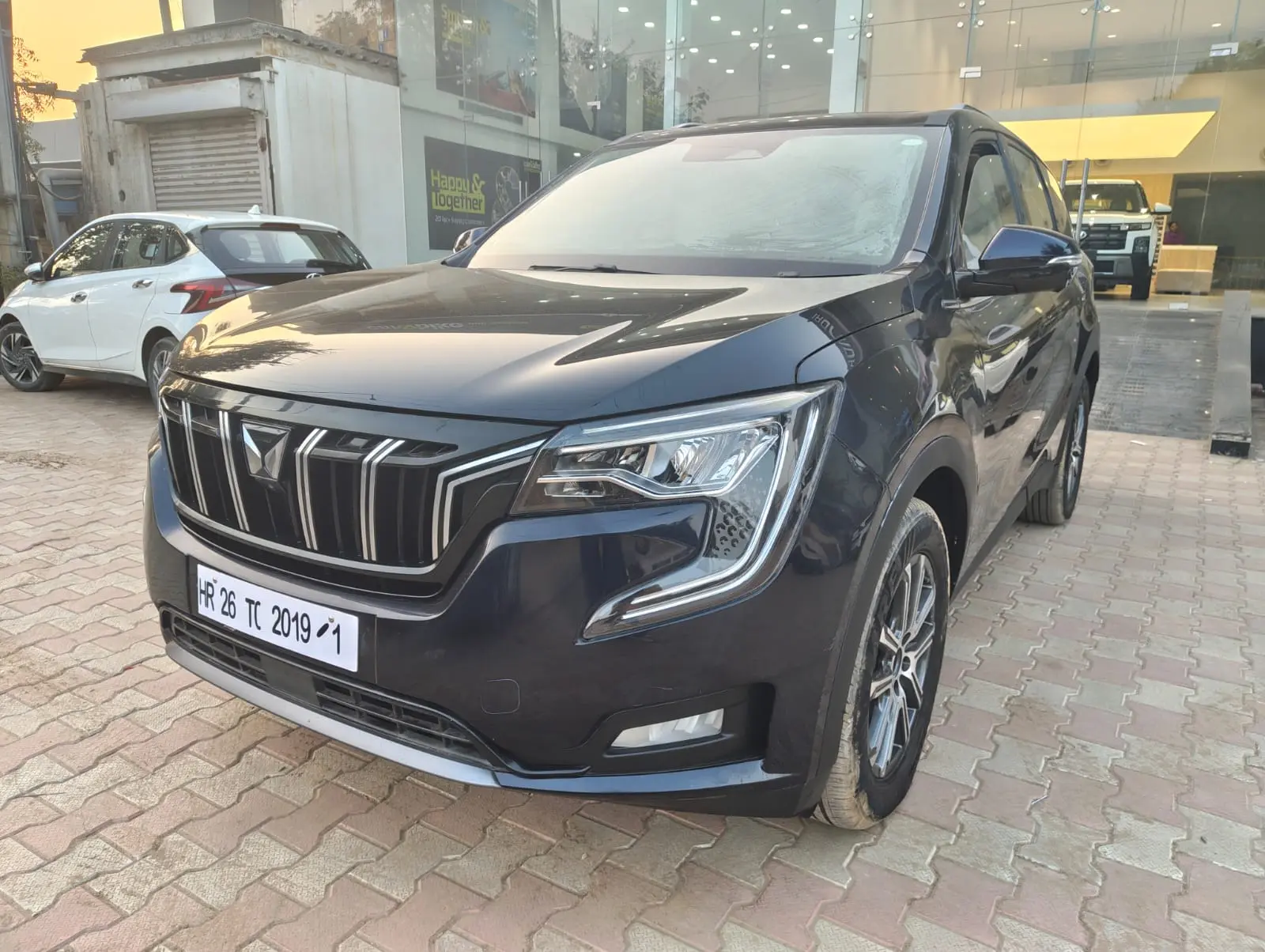 2021 Mahindra XUV700 AX7 MT Diesel 7 STR 2021 Mahindra XUV700 AX7 MT Diesel 7 STR