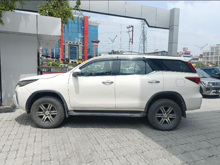 2017 Toyota Fortuner 2.7 4X2 AT BS IV 2017 Toyota Fortuner 2.7 4X2 AT BS IV