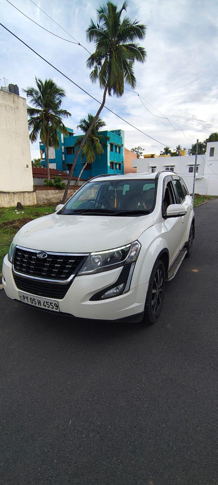 2019 Mahindra XUV500 W11 2019 Mahindra XUV500 W11