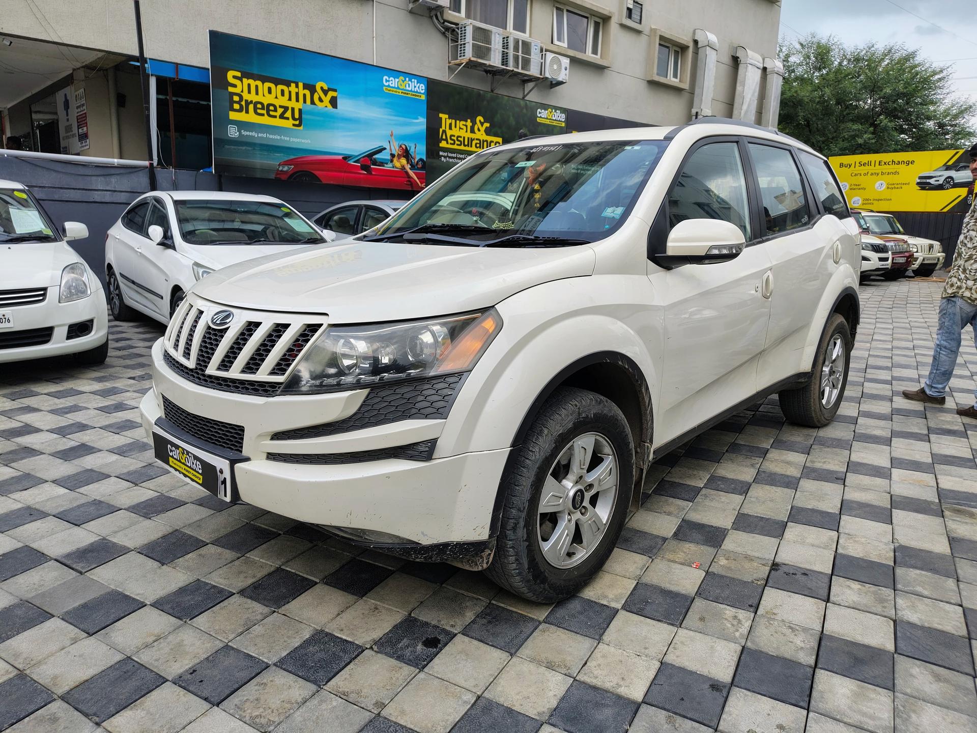 2015 Mahindra XUV500 W8 FWD 2015 Mahindra XUV500 W8 FWD