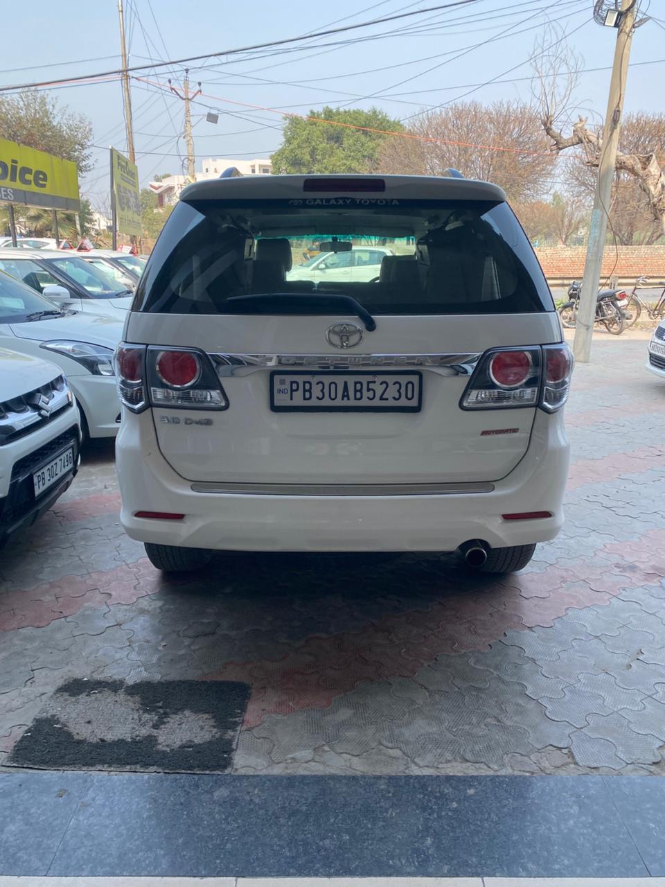 2015 Toyota Fortuner 3.0 4x2 AT 2015 Toyota Fortuner 3.0 4x2 AT