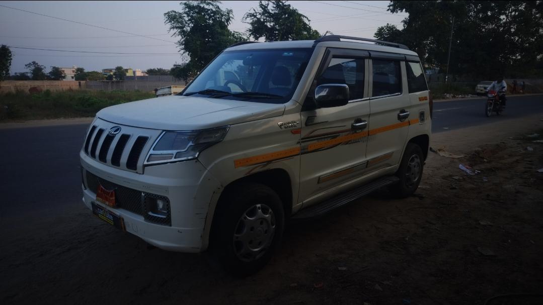 2017 Mahindra TUV300 T6 2017 Mahindra TUV300 T6