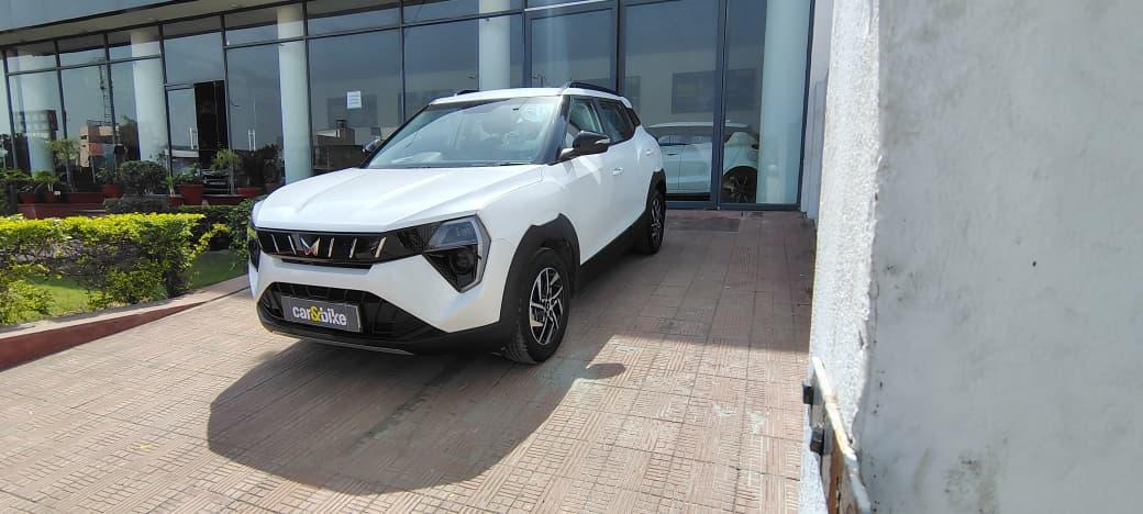 2025 Mahindra XUV 3XO AX5 1.5 Turbo Diesel 2025 Mahindra XUV 3XO AX5 1.5 Turbo Diesel