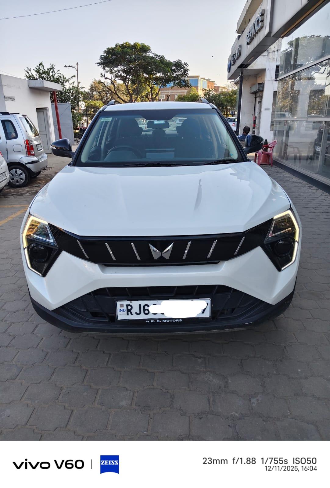 2024 Mahindra XUV 3XO AX5 1.2 L TCMPFi 2024 Mahindra XUV 3XO AX5 1.2 L TCMPFi