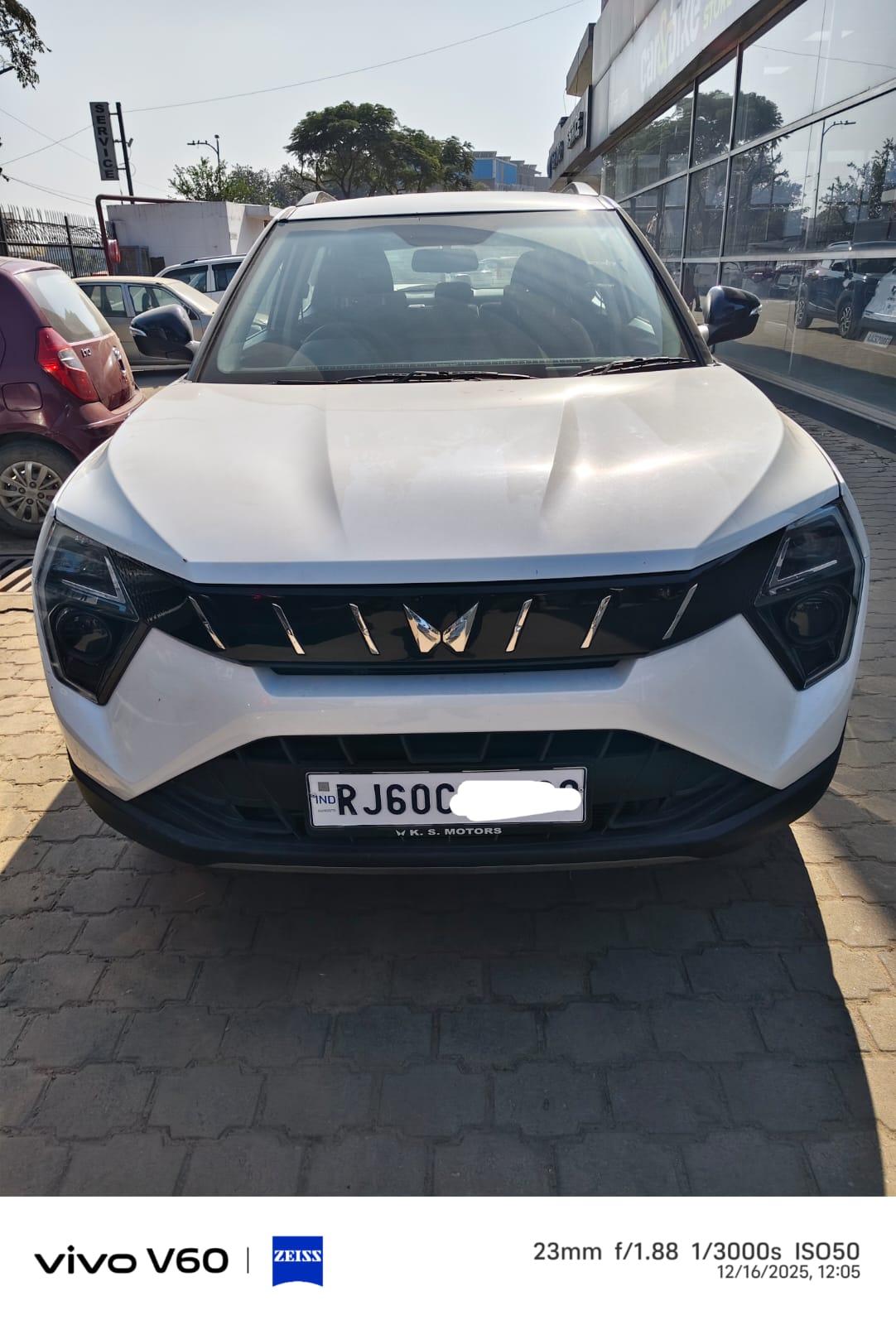 2024 Mahindra XUV 3XO AX5 1.2 L TCMPFi 2024 Mahindra XUV 3XO AX5 1.2 L TCMPFi