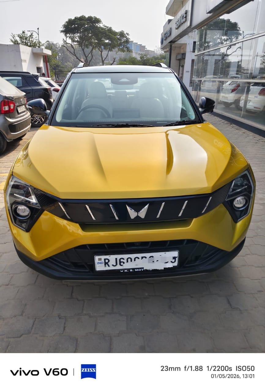 2024 Mahindra XUV 3XO AX5 1.2 L TCMPFi 2024 Mahindra XUV 3XO AX5 1.2 L TCMPFi