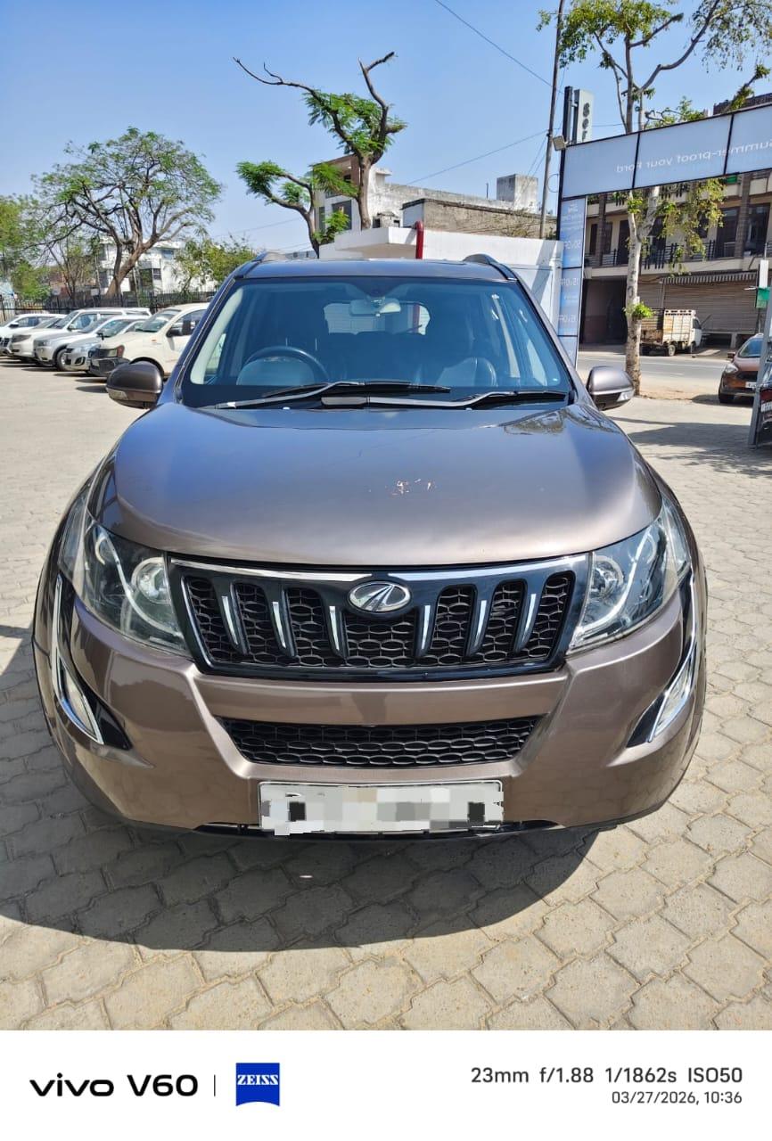 2018 Mahindra XUV500 W10 FWD AT 2018 Mahindra XUV500 W10 FWD AT