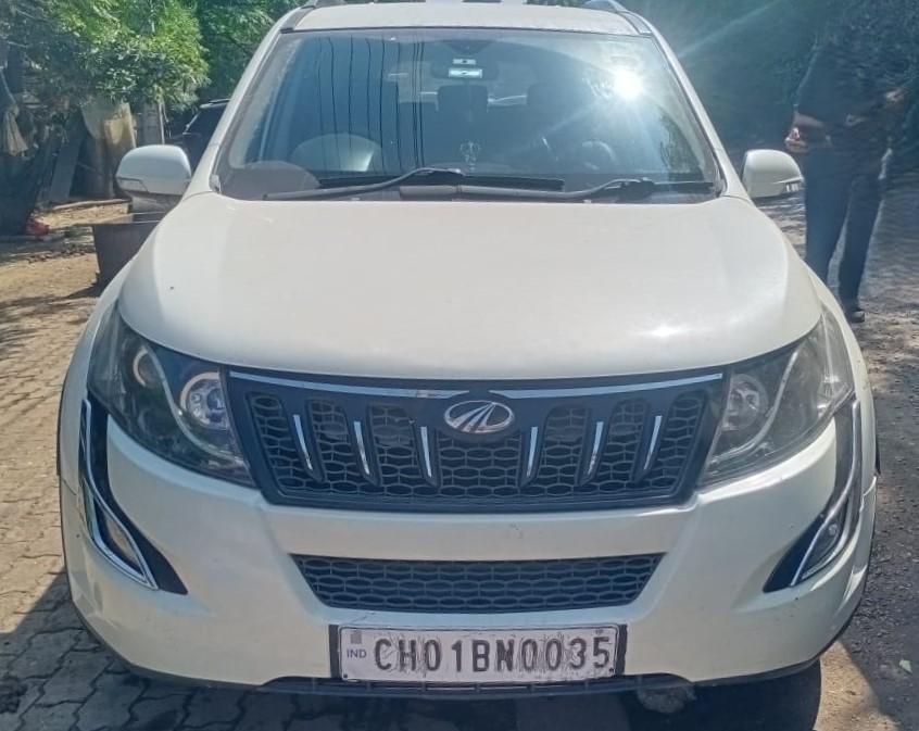 2017 Mahindra XUV500 W6 AT 2017 Mahindra XUV500 W6 AT