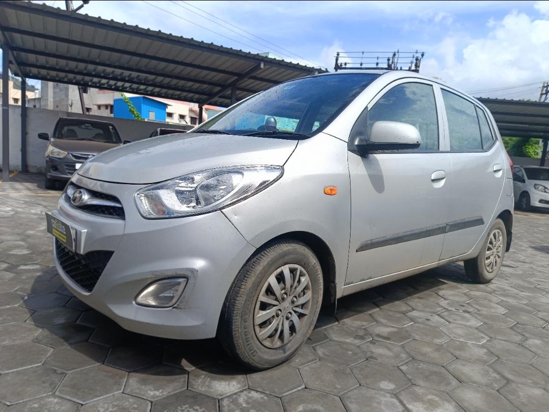 2015 Hyundai i10 1.2 Sportz MT 2015 Hyundai i10 1.2 Sportz MT