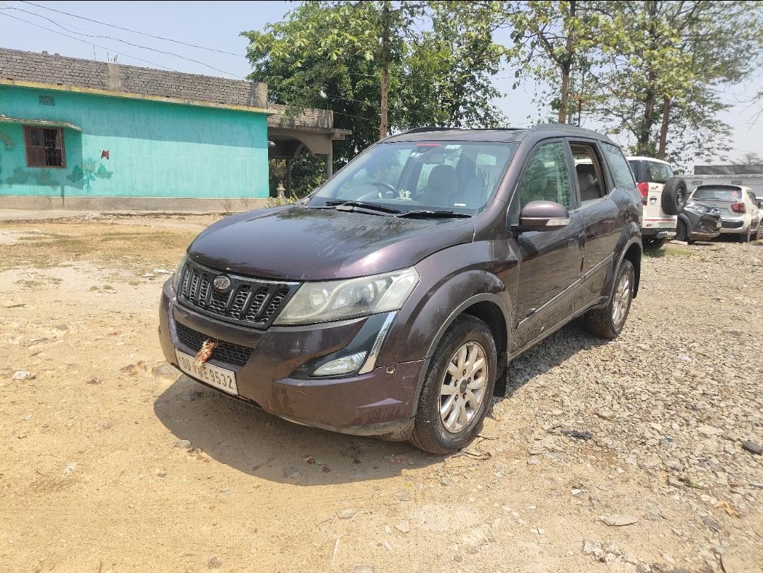 2015 Mahindra XUV500 W10 FWD 2015 Mahindra XUV500 W10 FWD