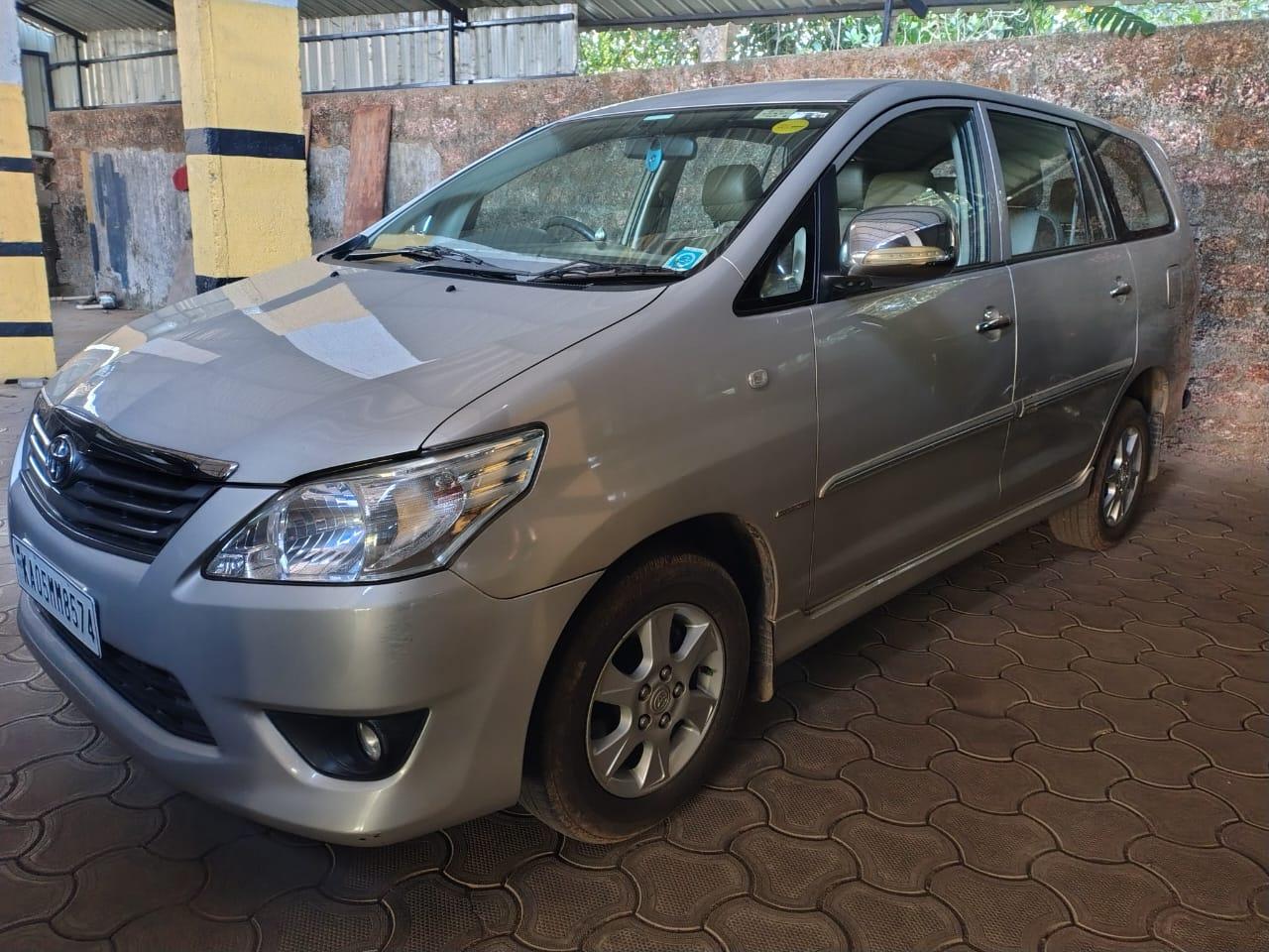 2013 Toyota Innova Euro IV 2.5 G 7 Seater 2013 Toyota Innova Euro IV 2.5 G 7 Seater