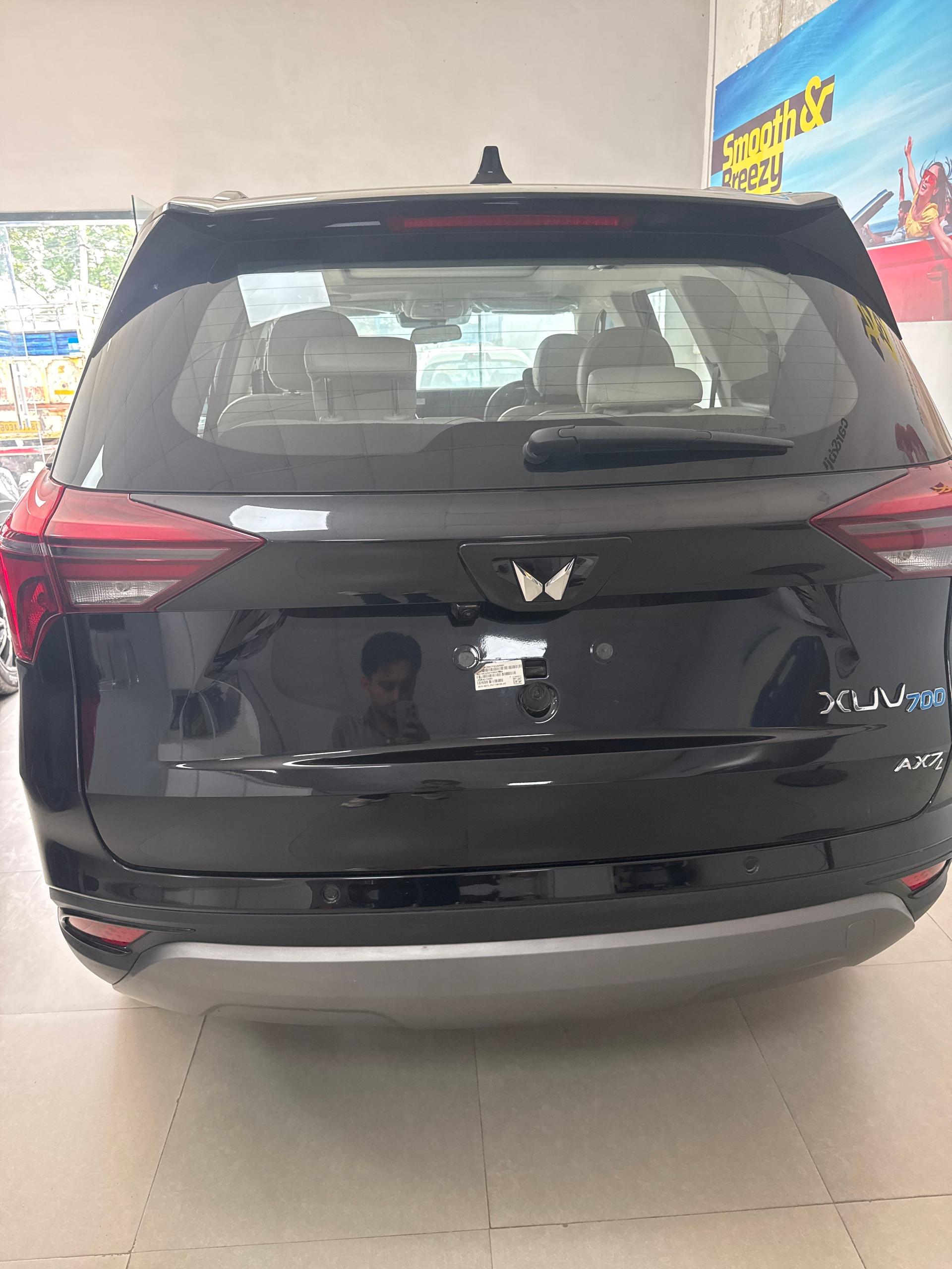 2024 Mahindra XUV700 MX Petrol 5 STR 2024 Mahindra XUV700 MX Petrol 5 STR