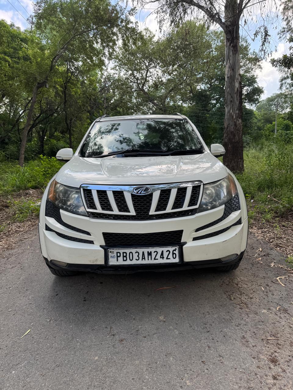 2015 Mahindra XUV500 W8 FWD 2015 Mahindra XUV500 W8 FWD