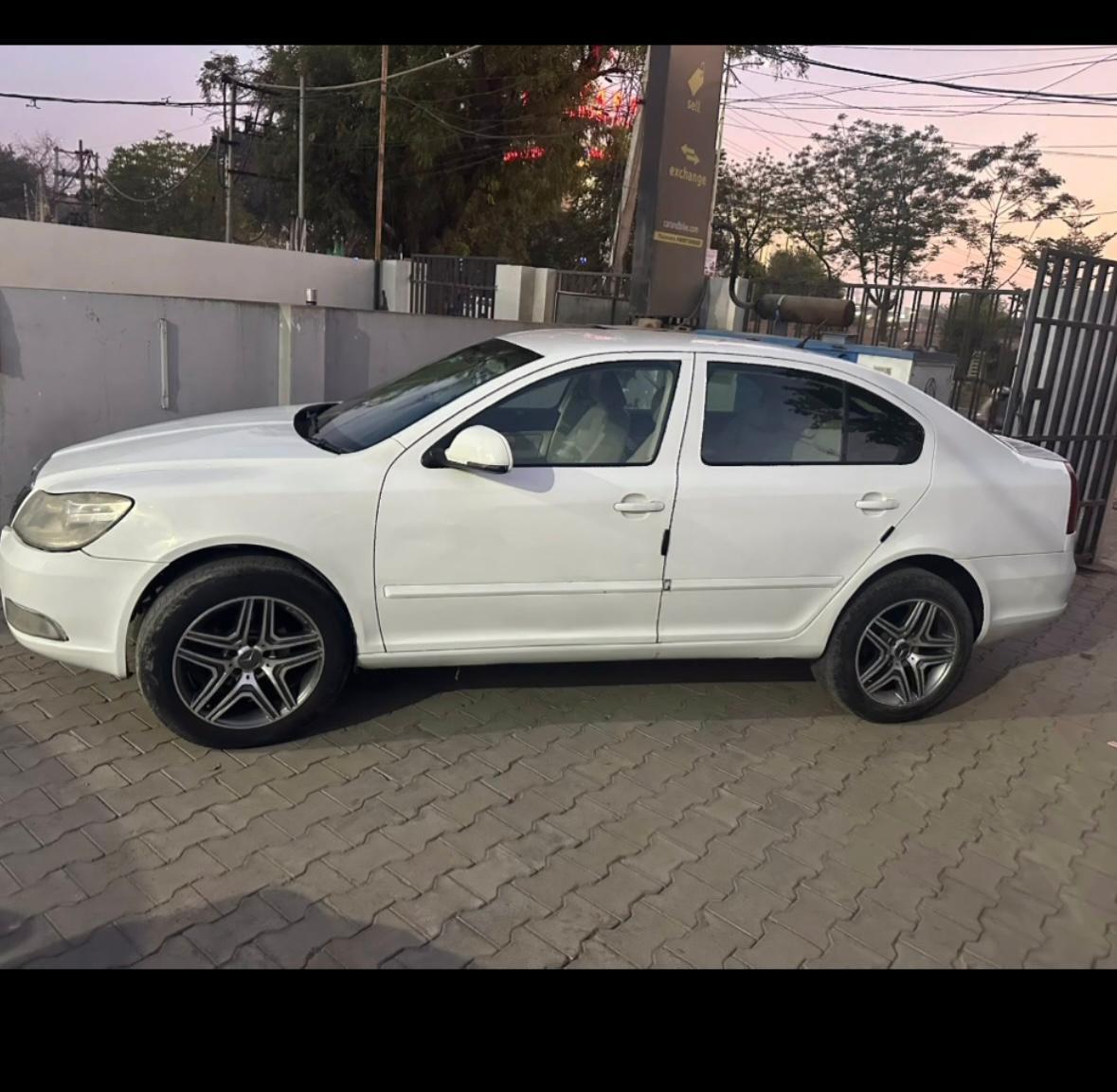 2011 Skoda Laura 1.9 Elegance Diesel MT 2011 Skoda Laura 1.9 Elegance Diesel MT