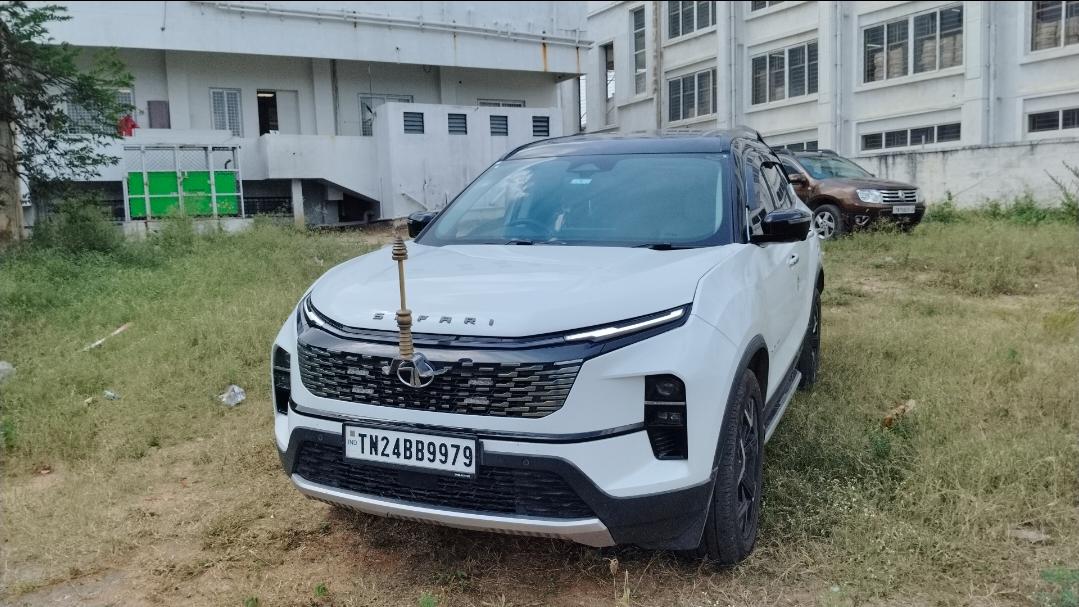 2023 Tata Safari 4X2 2023 Tata Safari 4X2