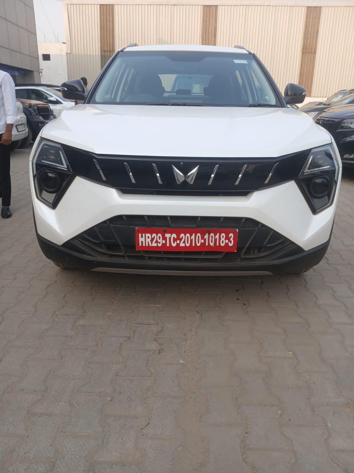 2024 Mahindra XUV 3XO AX5 1.2 L TCMPFi 2024 Mahindra XUV 3XO AX5 1.2 L TCMPFi