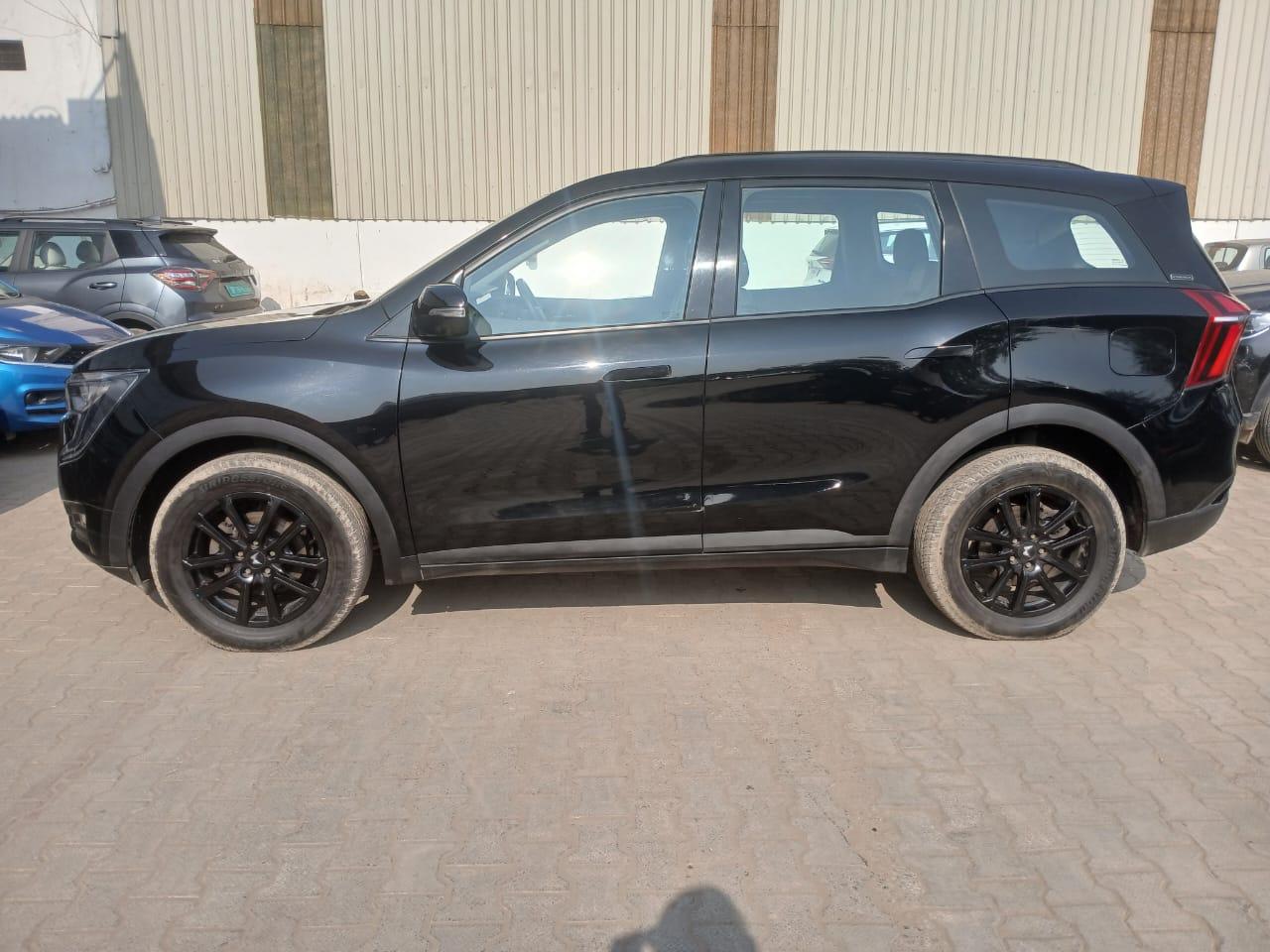 2025 Mahindra XUV700 MX Diesel MT 7 STR 2025 Mahindra XUV700 MX Diesel MT 7 STR