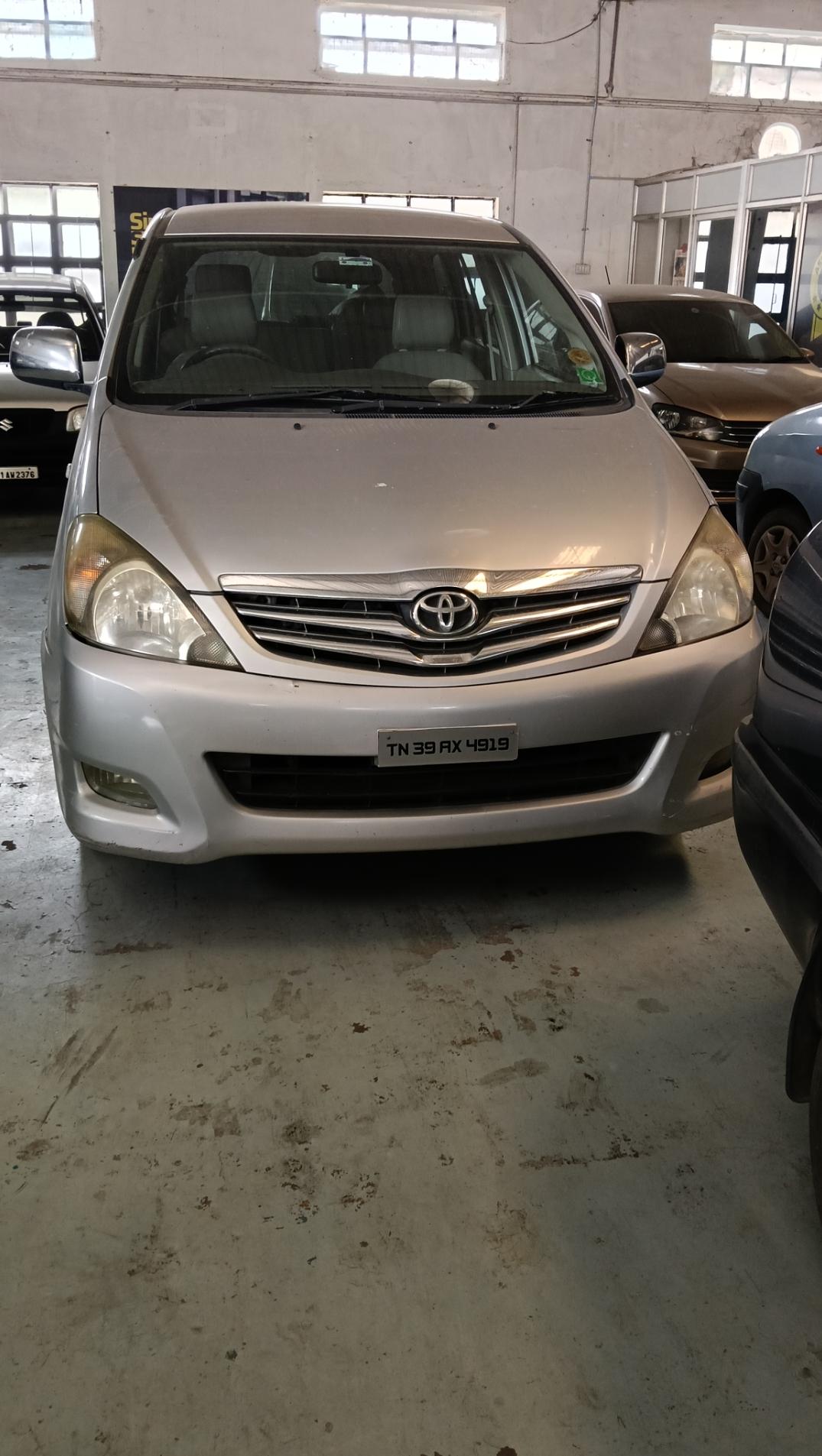 2010 Toyota Innova 2.5 V 2010 Toyota Innova 2.5 V