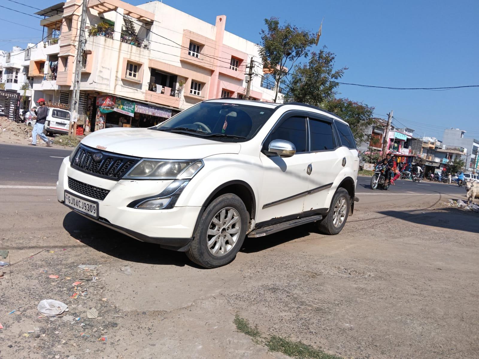 2016 Mahindra XUV500 W10 FWD 2016 Mahindra XUV500 W10 FWD