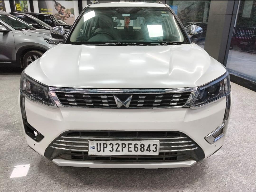 2023 Mahindra XUV300 W8 (O) Diesel 2023 Mahindra XUV300 W8 (O) Diesel