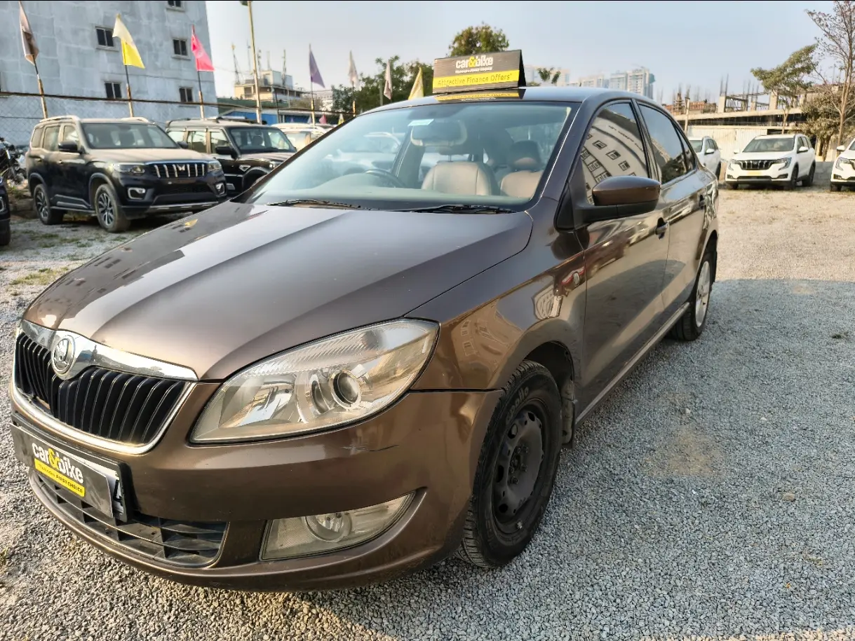 2015 Skoda Rapid 1.5 TDI CR Elegance Plus AT 2015 Skoda Rapid 1.5 TDI CR Elegance Plus AT