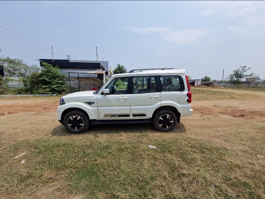 2022 Mahindra Scorpio S11 2WD BS IV 2022 Mahindra Scorpio S11 2WD BS IV