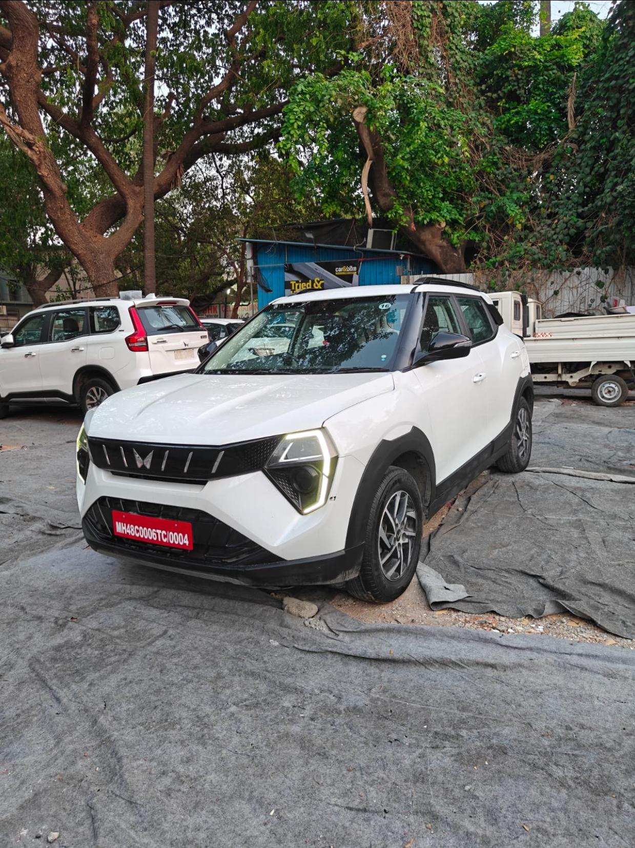 2024 Mahindra XUV 3XO AX5 1.5 Turbo Diesel 2024 Mahindra XUV 3XO AX5 1.5 Turbo Diesel