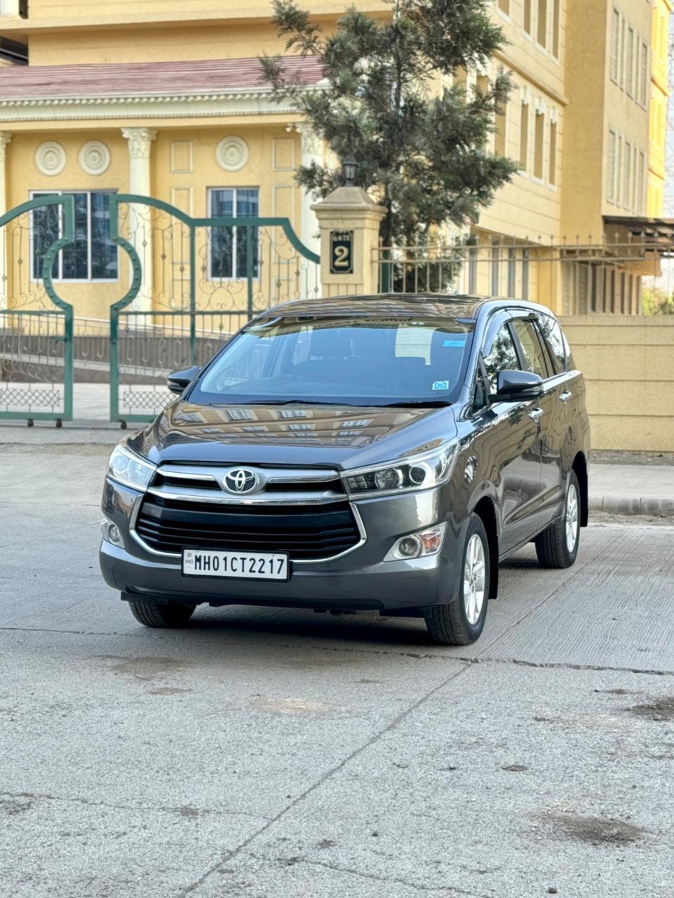 2017 Toyota Innova Crysta 2.7 VX MT 7-Seater BS IV 2017 Toyota Innova Crysta 2.7 VX MT 7-Seater BS IV