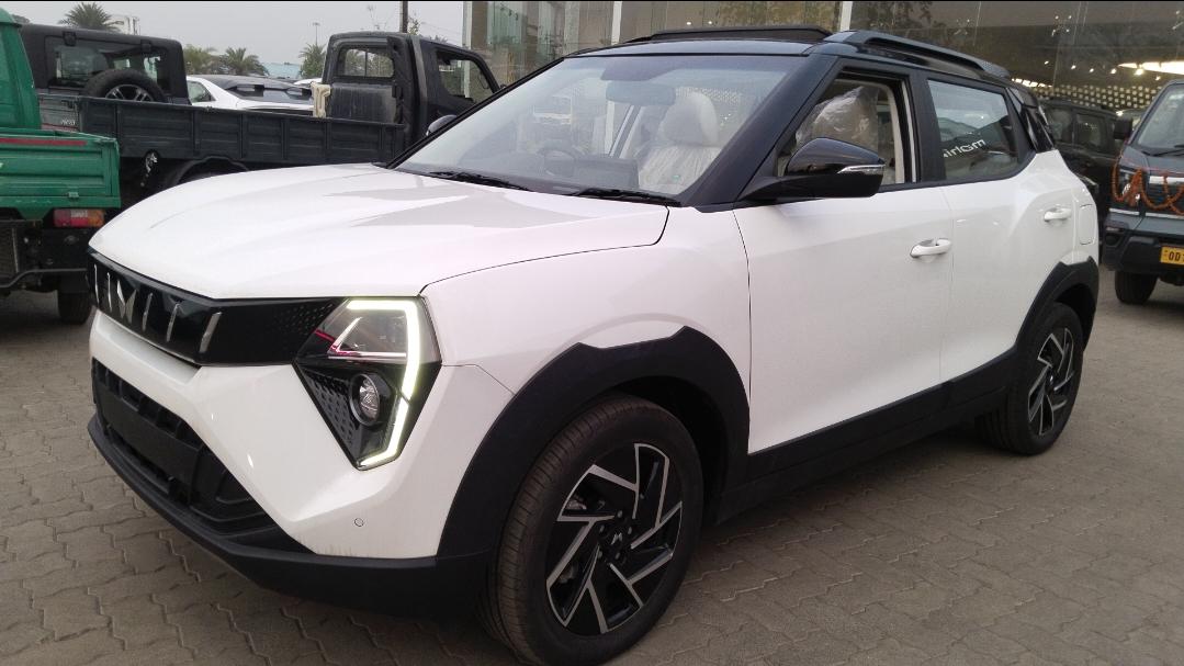 2024 Mahindra XUV 3XO MX2 2024 Mahindra XUV 3XO MX2