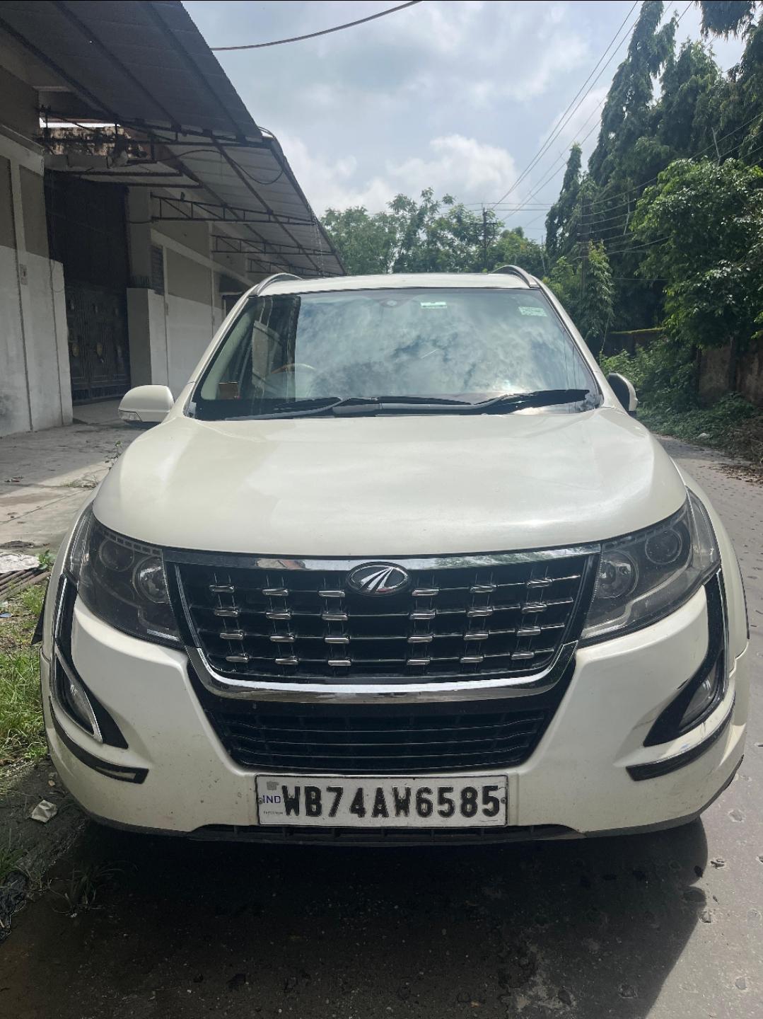 2018 Mahindra XUV500 W11 2018 Mahindra XUV500 W11