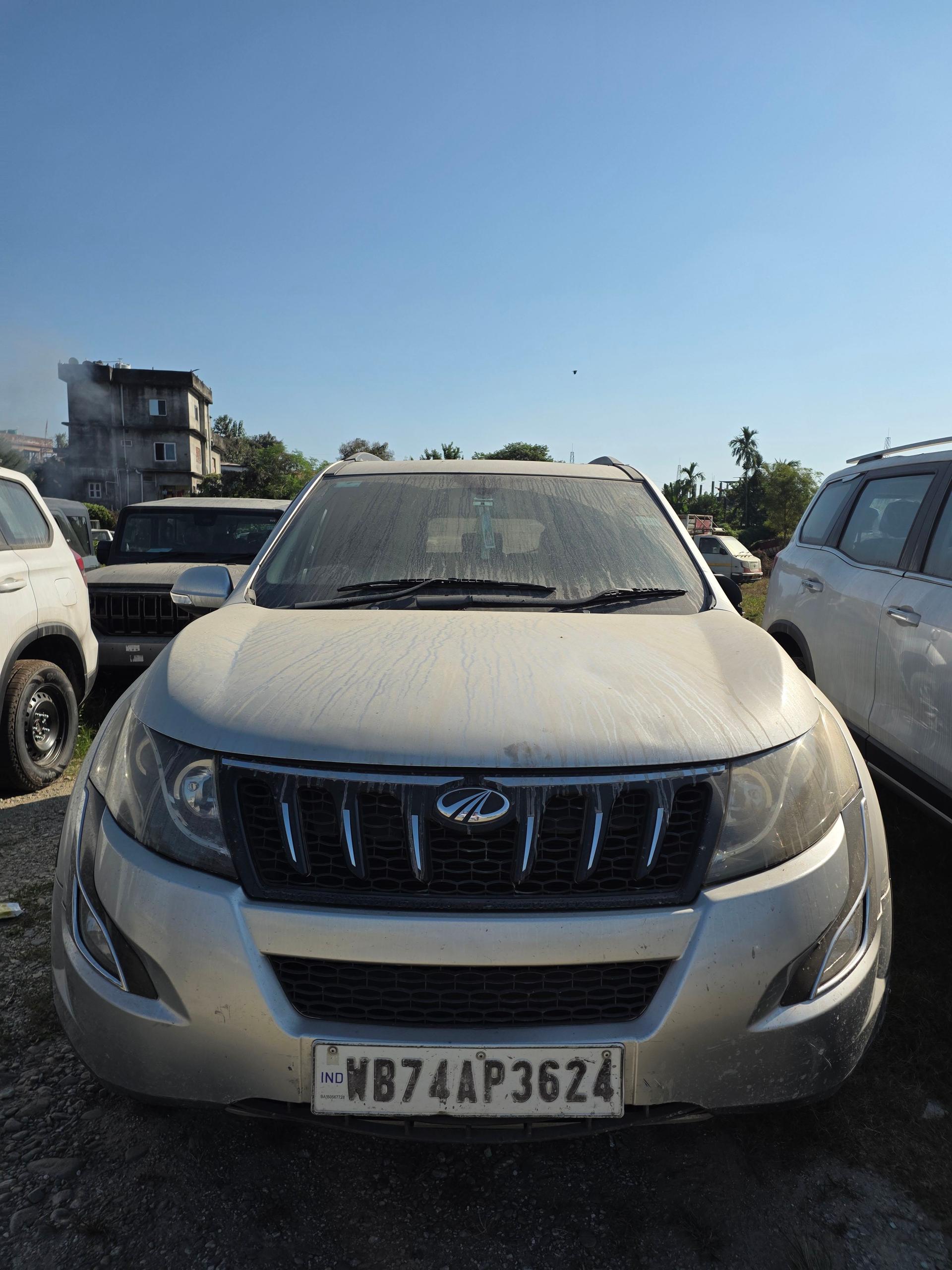 2017 Mahindra XUV500 W10 FWD 2017 Mahindra XUV500 W10 FWD
