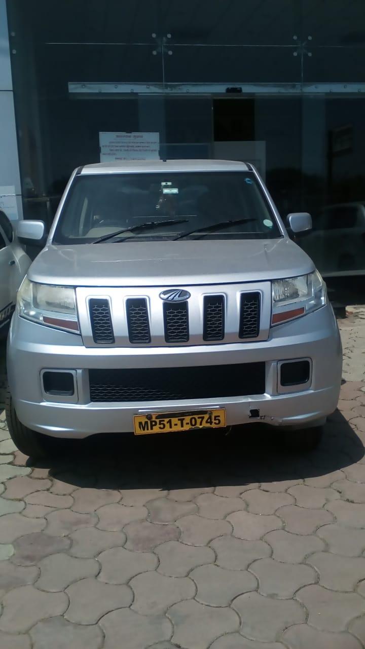 2017 Mahindra TUV300 T4 2017 Mahindra TUV300 T4