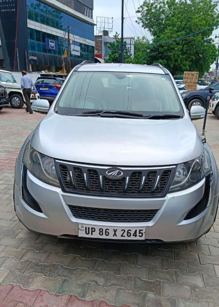 2017 Mahindra XUV500 W6 FWD 2017 Mahindra XUV500 W6 FWD