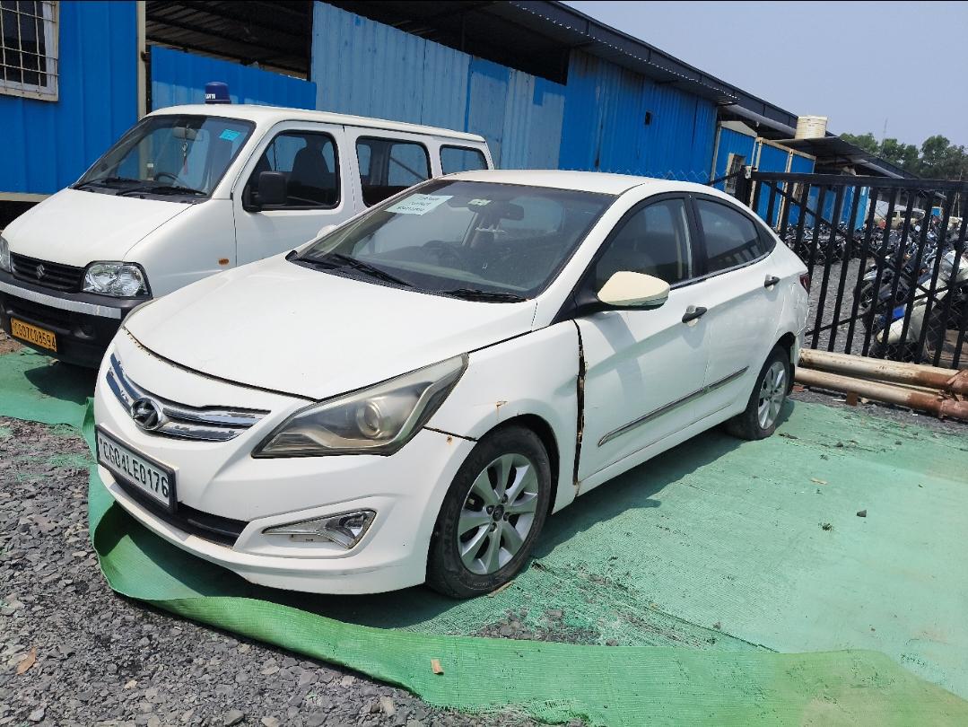 2015 Hyundai Fluidic Verna 1.6 CRDI 2015 Hyundai Fluidic Verna 1.6 CRDI