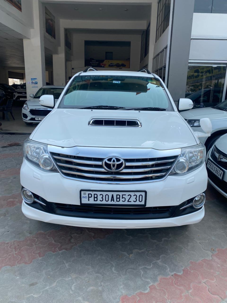 2015 Toyota Fortuner 3.0 4x2 AT 2015 Toyota Fortuner 3.0 4x2 AT