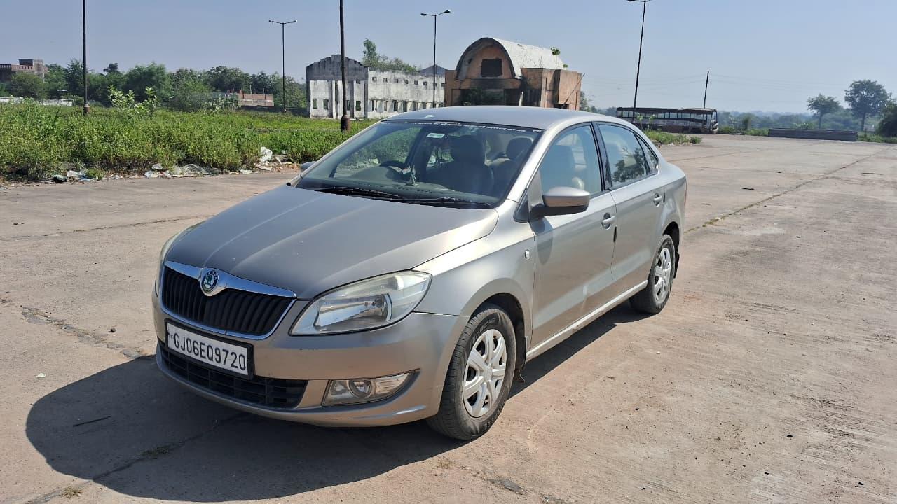 2011 Skoda Rapid 1.6 Ambition Diesel MT 2011 Skoda Rapid 1.6 Ambition Diesel MT