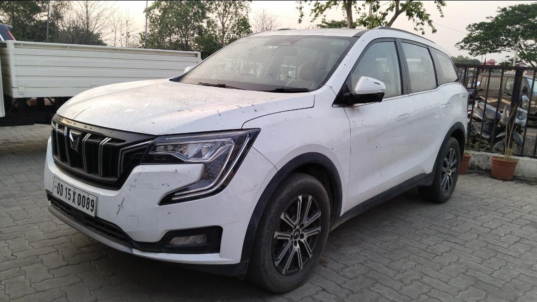 2023 Mahindra XUV700 AX7 MT Luxury Diesel 7 STR 2023 Mahindra XUV700 AX7 MT Luxury Diesel 7 STR