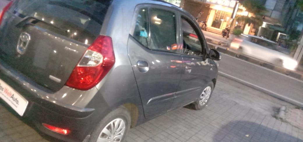 2013 Hyundai i10 1.2 Sportz AT 2013 Hyundai i10 1.2 Sportz AT